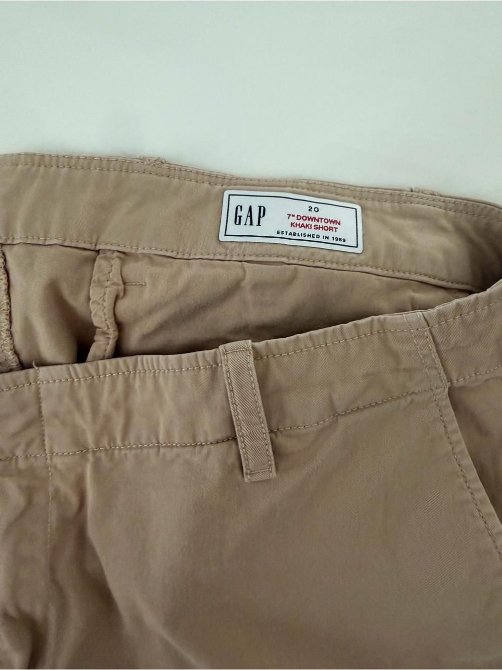 GAP Khaki 7" Downtown Women’s Shorts - Tan